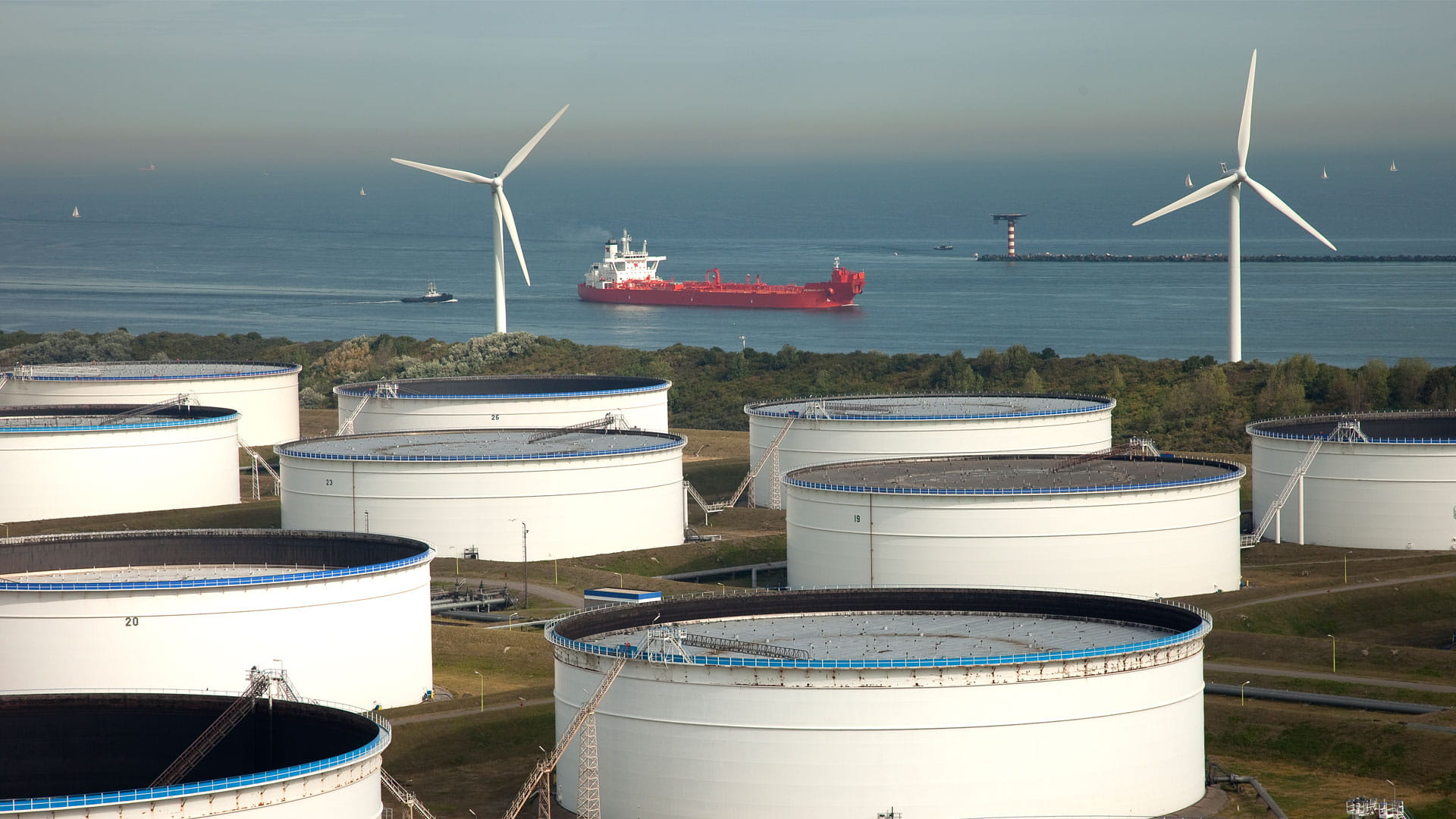 wind turbines and energy storage in ports