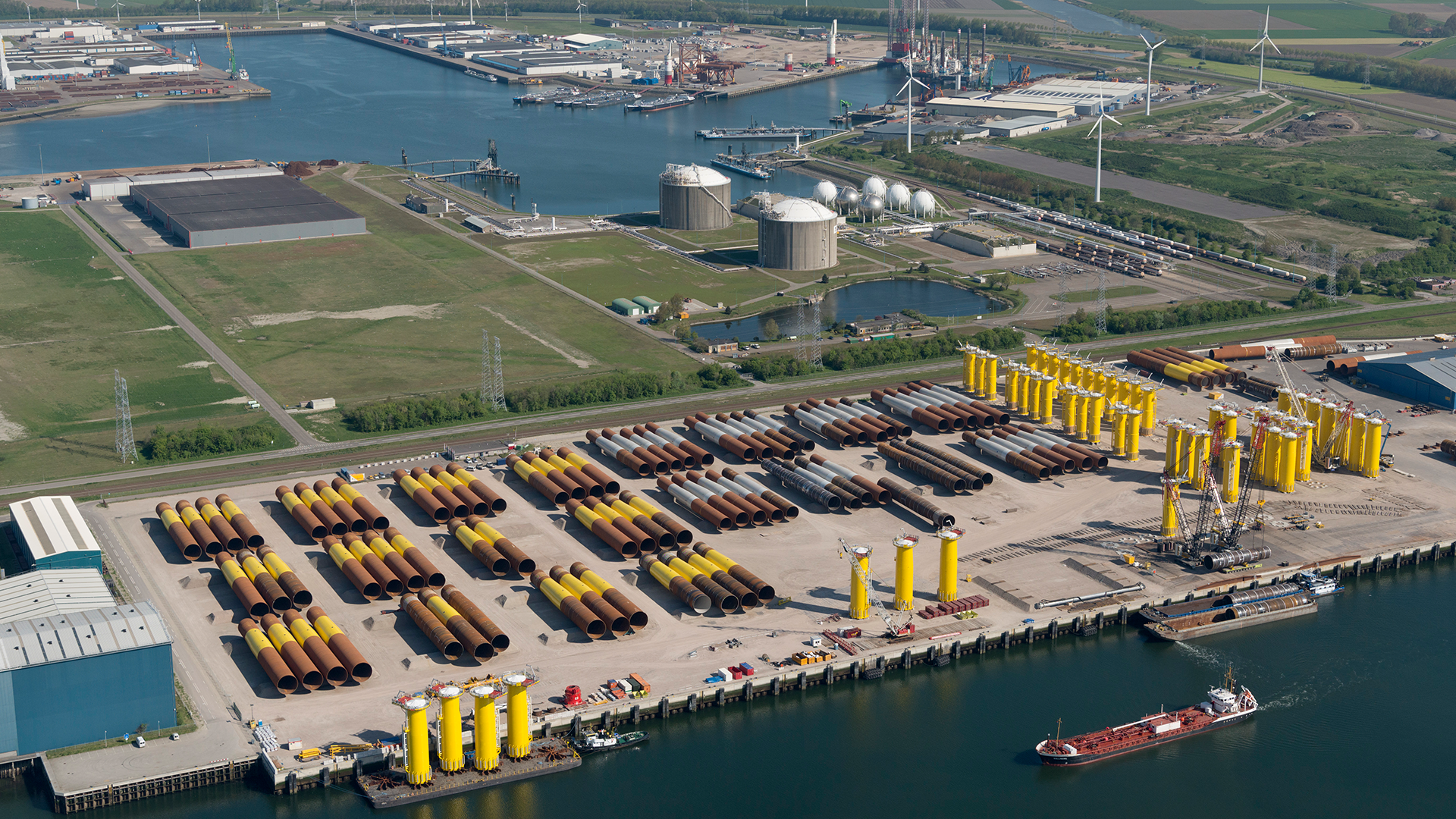 Port infrastructure for offshore wind energy